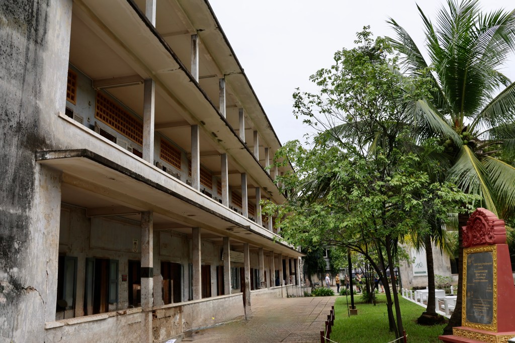 S21 Phom Penh, intérieur